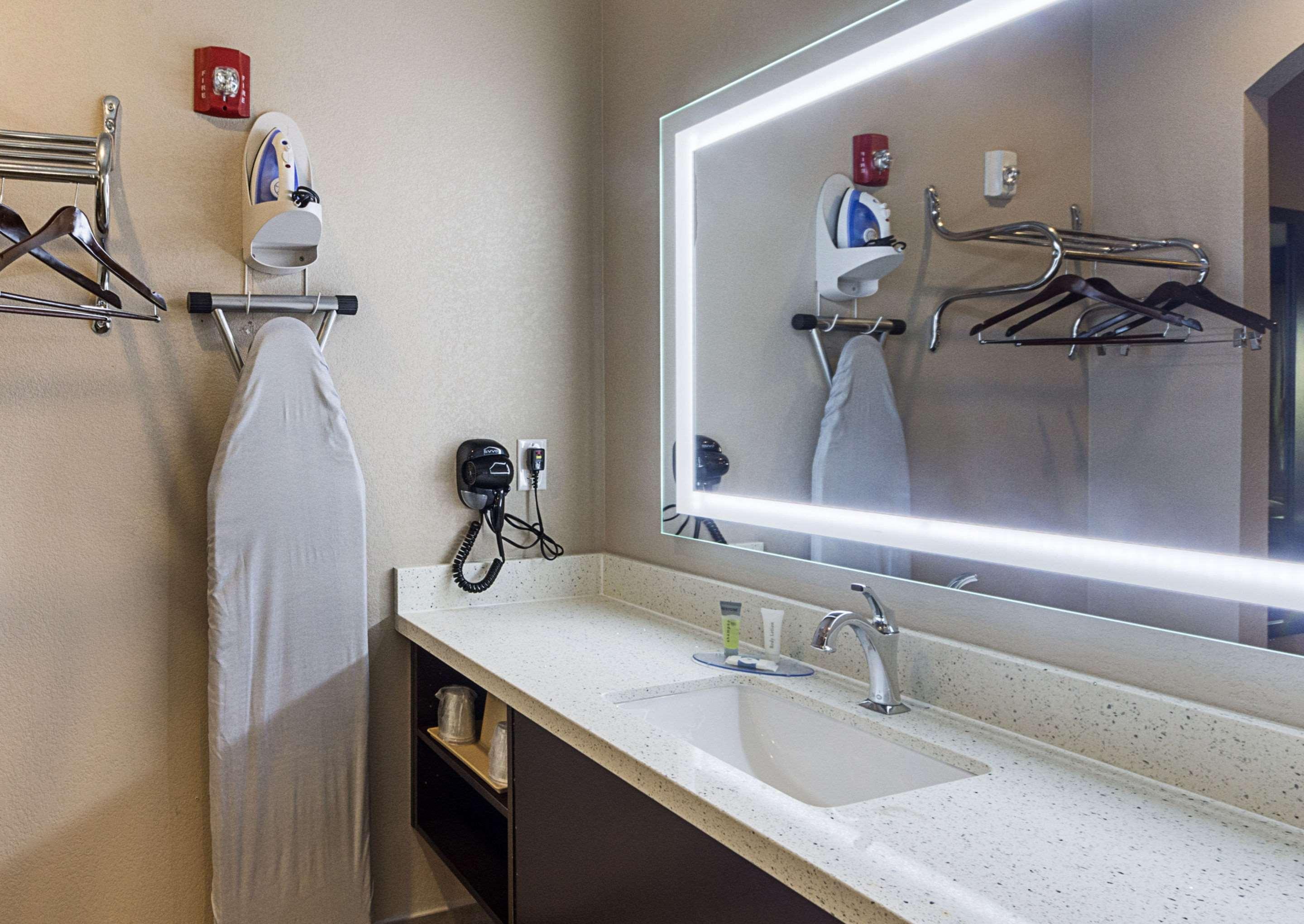 Econo Lodge Inn & Suites Houston Nw-Cy-Fair Jersey Village Eksteriør billede
